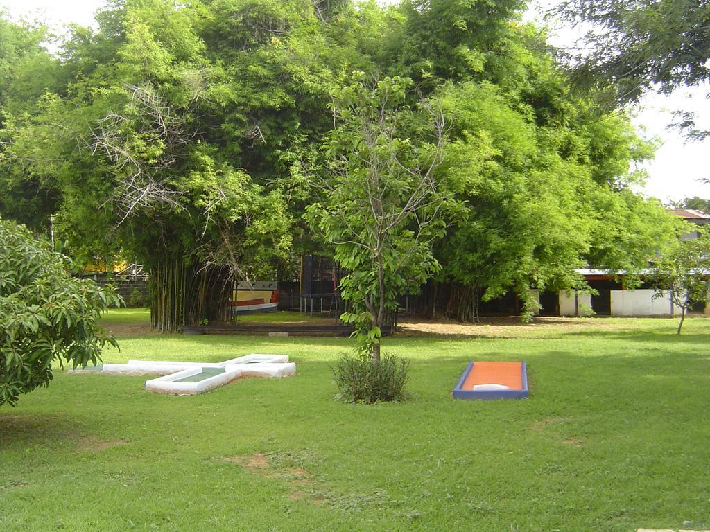 Mini-Golf **** & Resort Ubon Ratchathani Eksteriør billede